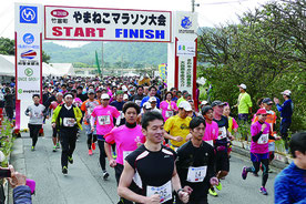 第24回やまねこマラソンが開かれた=11日午後、上原小学校