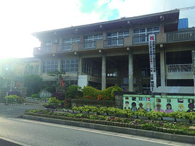 インフルエンザが学校で猛威を奮っている。石垣小は16日から学級閉鎖となる=15日、同校