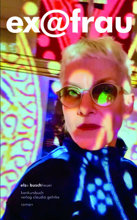 Auf dem Cover von "ex@frau" ist eine blonde Frau mit Sonnenbrille und Lippenstift.