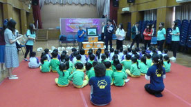 Children very interested in Kamishibai