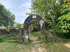 Kunst im öffentlichen Raum in Bremen Obervieland - Steingarten an der Alfred-Faust-Straße (Foto: 05-2020, Jens Schmidt)