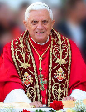 Benoît XVI (2005-2013), aujourd'hui Pape émérite.