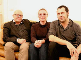 Markus Seumel und Agnes Christ (Vorstandsvorsitzende) sowie Georg Klein (Betreiber) freuen sich über den Preis. © Radgen
