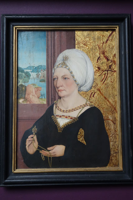 Portrait of a Lady wearing a Wulsthaube, German Renaissance. Photo: Epochs of Fashion