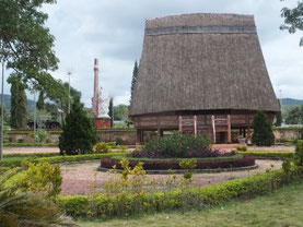Dak-To-rieten-hut-familie-park-Vietnam