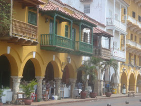 Cartagena-Colombia-balkon-kleuren-koloniaal-Spaans