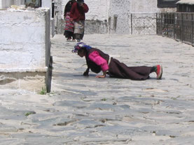 Shigatse-Tibet-China-Tashilhunpo-tempel-hoogste-stad-bidden
