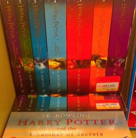 Harry Potter Series at Eslite. $2,499 seemed like a rather high price to me... ;-)  I checked the exchange rates and it's about €70 or USD 84 (on sale!) Books are valuable! Sonja was tempted, but she didn't buy them - at least not yet...