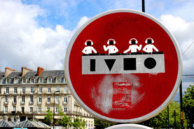 Détournement de panneau réalisé à Nantes