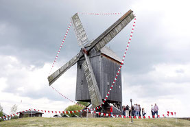 Heute wieder ein Anziehungspunkt für Beelitzer und Besucher: Die rekonstruierte Bockwindmühle.