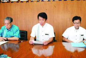 陸上自衛隊配備計画への協力を表明する中山市長=8月18日、市役所