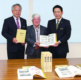 『石垣市史』資料編近代8 旧大浜町・石垣市合併関係資料集が発刊された=26日、石垣市教育委員会