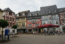 Der Marktplatz mit seinen Fachwerkhäusern in Bad Camberg