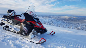 Mit dem Schneemobil Lappland erkunden