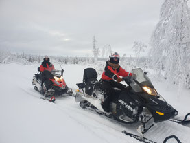 Snowmobiles on tour