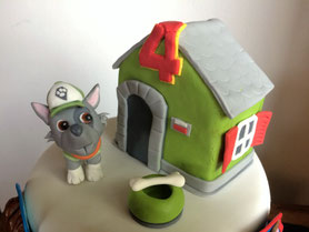 Rocky mit Haus