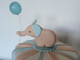Elefant mit Luftballon