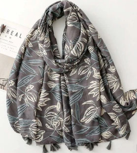 タッセル付きシックカラースカーフ  3,190円→1,680円(税込)  ポリエステル100%   