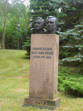 Denkmal für die Kosmonauten Siegfried Jähn und Valerie Bykowski auf dem Gelände des Wissenschaftsparks