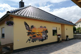 Wandmalerei Fassade Fassadenmalerei Adler Wolf Haus Leipzig Lützschena