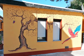 Wandmalerei Fassade Fassadenmalerei Papagei Baum Gollma Landsberg Saalekreis Saalkreis