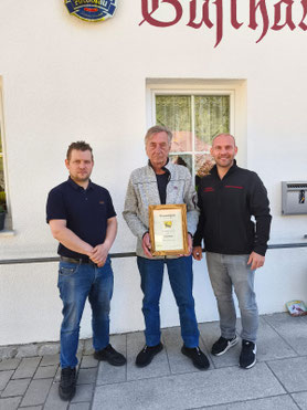 2.Vors Johannes Kalenda, Ehrenmitglied Franz Berger, 1.Vors. Daniel Protschka vl