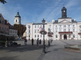 Plock-witte-toren-tijd-klok-Polen