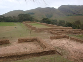 Samaipata-archeologie-fundament-Inca-El-Fuerte-heuvel-Inka