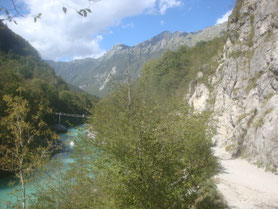 Kobarid-nationaal-park-helder-water-blauw-bergen-Slovenië