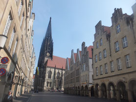 Munster-kerk-winkelstraat-bogen-Duitsland