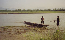 Chitwan-nationaal-park-rivier-Nepal-boot