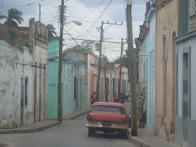 Camaguey-Cuba-koloniale-stad-klassieke-auto