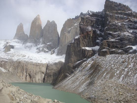 Torre-del-Paine-nationaal-park-drie-torens-pieken-sneeuw-ijs-nationaal-park-Chili