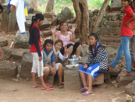 Battambang-Cambodja-mensen-lokale-tempel-rode-Khmer