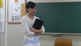 看護師役の女性俳優｜映像資料