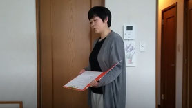 看護師役の女性俳優｜映像資料
