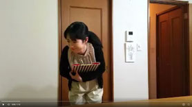 看護師役の女性俳優｜映像資料