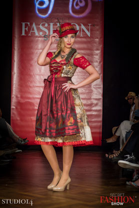 Dirndlunikat, Designerdirndl, Luxusdirndl, extravagant, rotes Dirndl