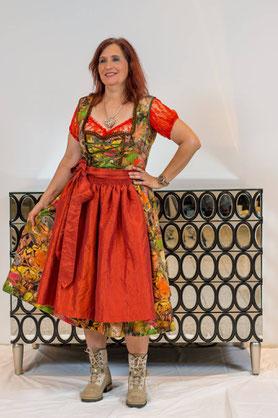 Dirndlunikat, Luxusdirndl, Designerdirndl, Herbstfarben, Herbsmotiv, rustikales Dirndl