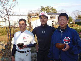 そして教員免許も無事取得した澤田メンタルコ－チとOB選手の秋山君と松川君。