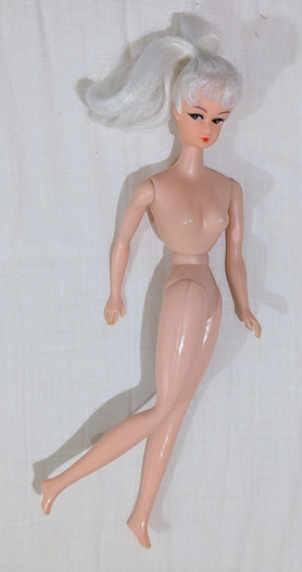 69 Petra with twisting waist and bending knees