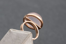 Ring Rosenquarz, nude, Roségold, mishmish Unikatschmuck, Vintage Ring, Rotgold, Schmuck aus Deutschland, Ring Silber, Cabochon, Rosenquarz Schmuck, großer Ring, Cocktailring Rosenquarz