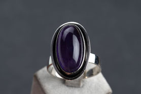 60er Jahre Ring mit einem großen Amethyst Cabochon, Statement ring, 925 Silber teilgeschwärzt, Ringgröße 62, Vintage ring, Einzelstück, mishmish 