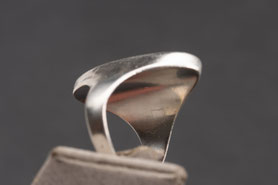 60er Jahre Ring mit einem großen, ovalem Onyx Cabochon, Statement ring, 925 Silber neu mit 999 Feinsilber plattiert, Ringgröße 62, Vintage ring, Einzelstück, mishmish 