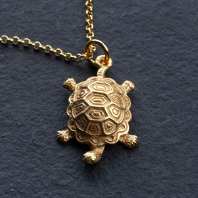 Vintage Anhänger Schildkröte mit Erbskette, 925 Silber neu plattiert mit 18k Gold, 50cm lang, nachhaltiger Schmuck, Vintage Schmuck, upcycling Schmuck, München, Unikate, fairer Schmuck, individueller Schmuck, mishmish