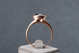 Vintage Ring mit facettiertem Granat Solitär, 925 Silber mit 18k Rosegold plattiert, Granat rotbraun, Cocktailring, mishmish Unikatschmuck, Ring Rotgold, Vintage Ring, 20er Jahre Schmuck, München, nachhaltiger Schmuck, refurbished