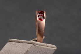  Vintage Ring mit Granat, Bandring massiv, 925 Silber  mit 18k Roségold plattiert (20 Milliém)  Ringgröße 61, Refurbished, mishmish Schmuck München, Granatschmuck