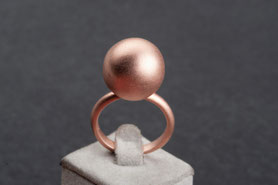 Vintage Ring mit Kugel, Ring massiv Kugel, Ring Goldkugel, KugelringRing Roségold, mishmish Unikatschmuck, Vintage Ring, Rotgold, Vintage Schmuck, nachhaltiger Schmuck, sustainable jewelry, Schmuck aus Deutschland, Schmuck München,  