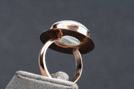 Vintage Ring mit Regenbogen Mondstein Cabochon, Cocktailring, 925 silber mit 18k rotgold plattiert, mishmish Unikatschmuck, Vintage Ring, Rotgold, Vintage Schmuck, nachhaltiger Schmuck, sustainable jewelry