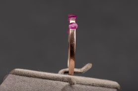 Stapelring, Steckring, kleine Rubine, 925 Silber, mit 18k Roségold plattiert (20 Milliém), Ringgröße 53,5, Vintage Ring, mishmish Unikatschmuck, Ring Rotgold, Schmuck lokal München, Vintage Schmuck, nachhaltig, upcycling, refurbished